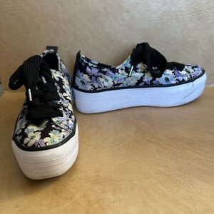 Keds dream foam floral wedges. Size 5 (see measurements)
